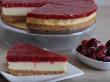 FRAMBUAZ CHESSEE CAKE 