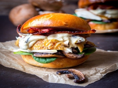 MUSHROOM CHICKEN BURGER