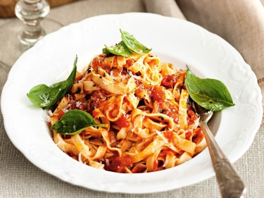 FETTUCİNE NAPOLİTEN